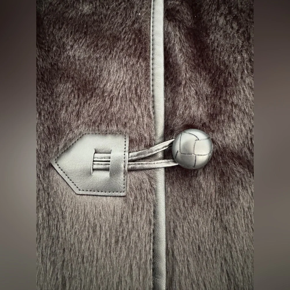 Universal Thread Women's Black Faux Fur Jacket, Size XXL - NWT - Picture 10 of 13